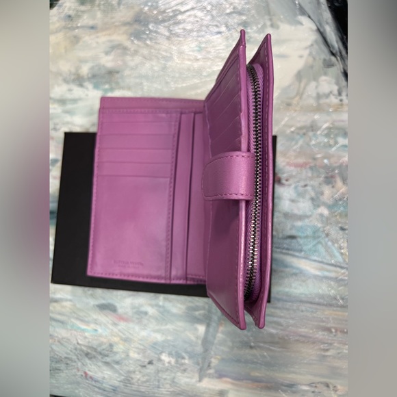 Bottega Veneta Light Purple & Animal Print Intrecciato Weave Wallet - Picture 15 of 17